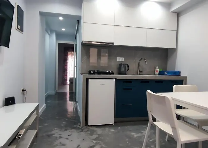 New Apartment With A Separate Entrance Near The Subway.