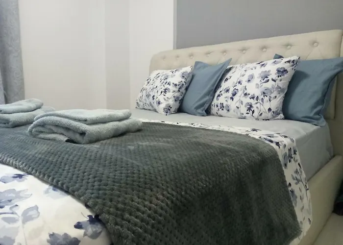 New Apartment With A Separate Entrance Near The Subway.