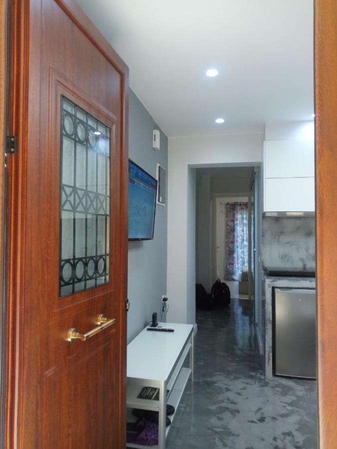 New With A Separate Entrance Near The Subway. Apartment